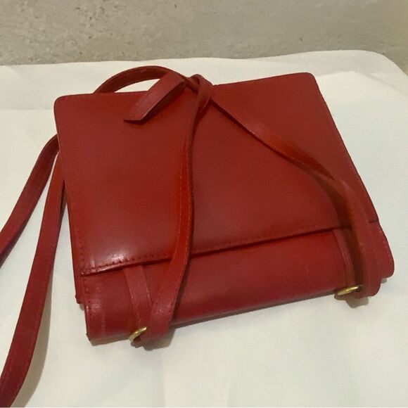 Vintage Liz Claiborne purse in red flap long strap - Picture 4 of 14